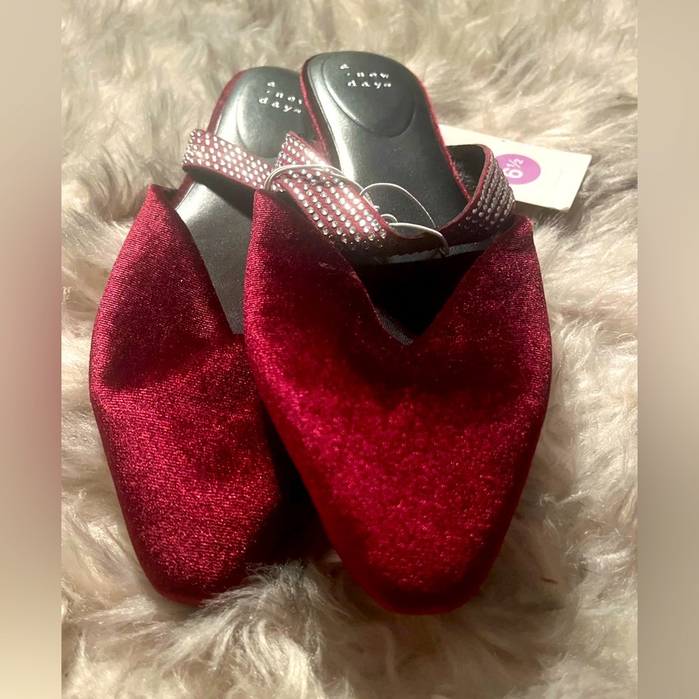A new day dress shoe size 6.5 burgundy/maxine